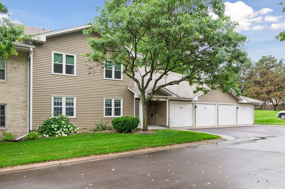 1799 1/2 County Road E E #30 White Bear Lake, MN 55110