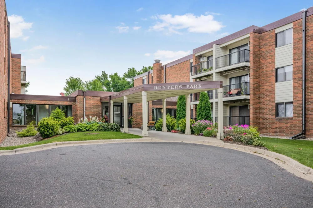 4 Pine Tree Drive #321 Arden Hills, MN 55112