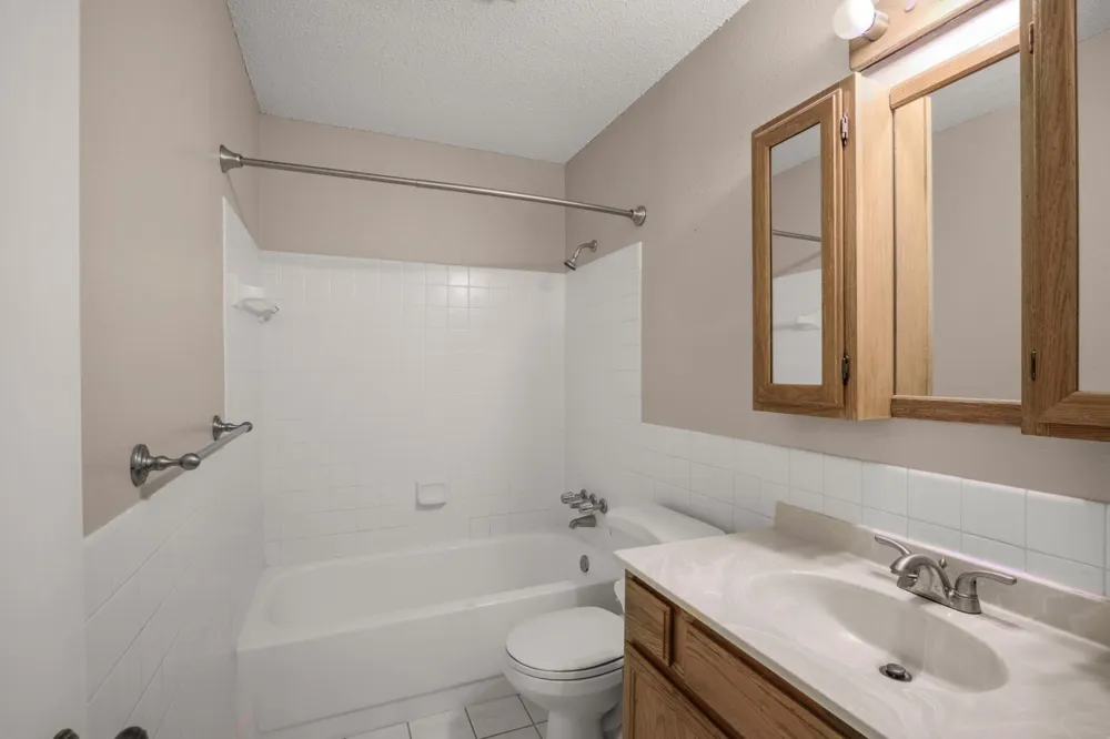 4 Pine Tree Drive #321 Arden Hills, MN 55112