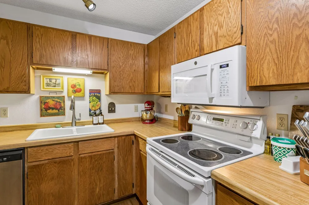 3850 Plymouth Boulevard #205 Plymouth, MN 55446