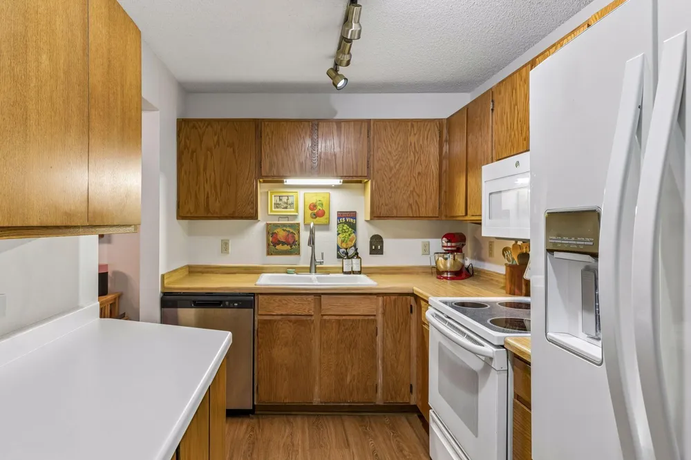 3850 Plymouth Boulevard #205 Plymouth, MN 55446