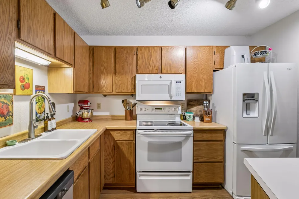 3850 Plymouth Boulevard #205 Plymouth, MN 55446