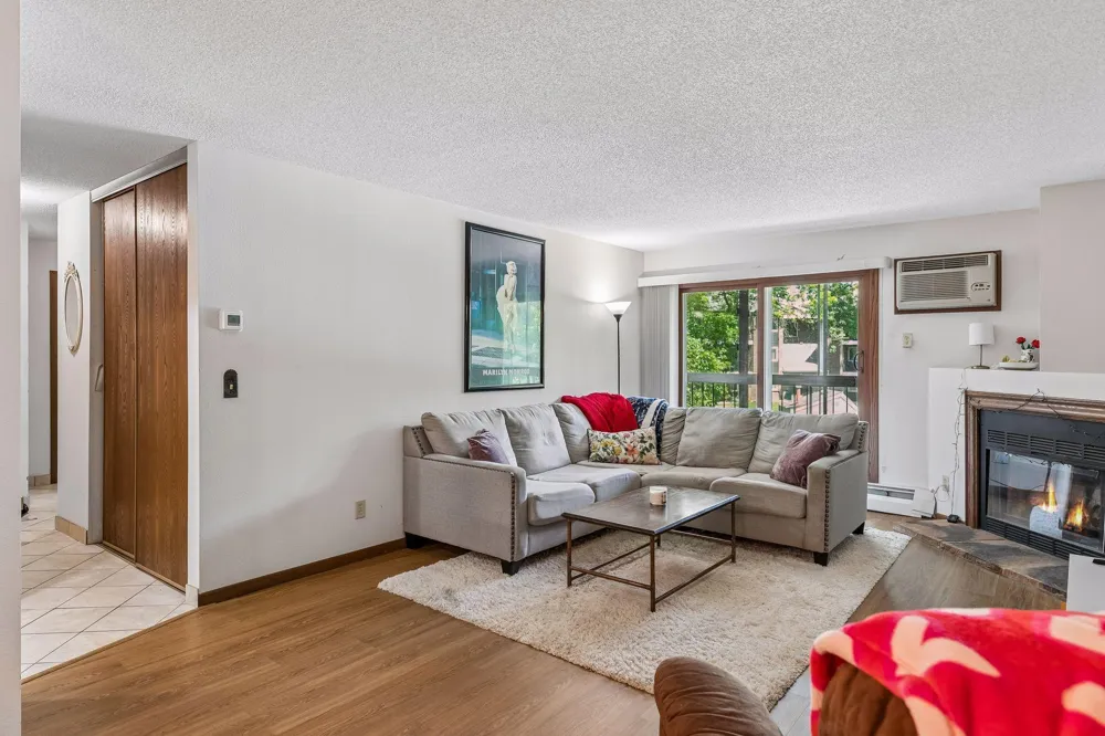3850 Plymouth Boulevard #205 Plymouth, MN 55446