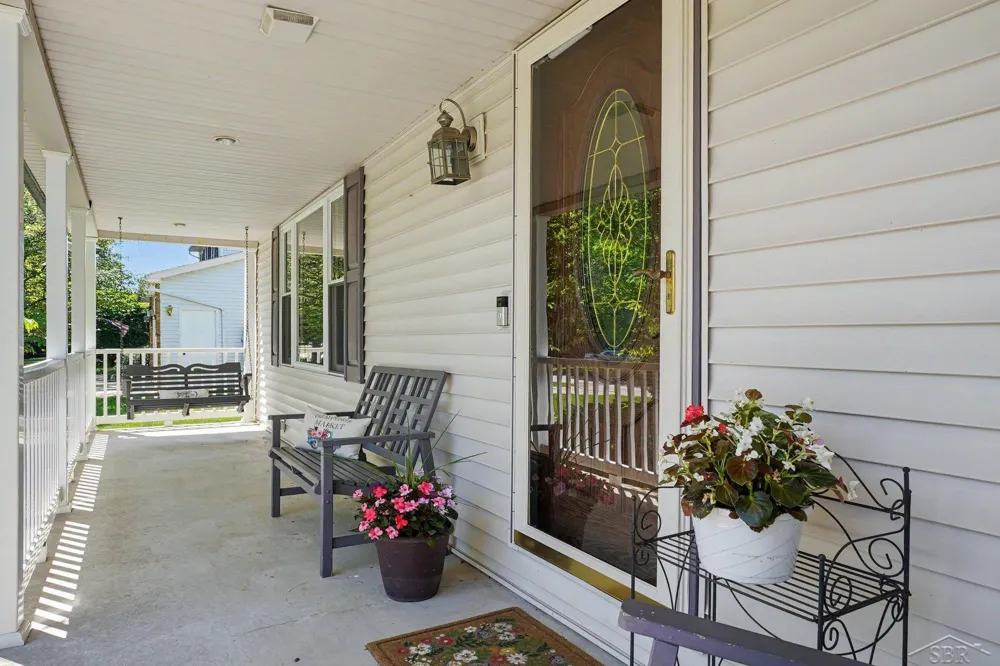 831 Mayflower Drive Saginaw Charter Township, MI 48638
