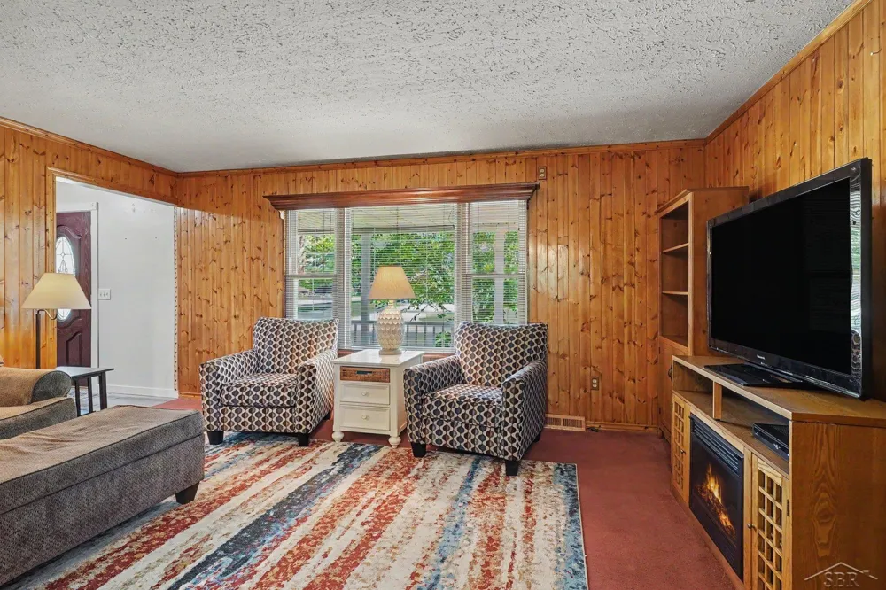 831 Mayflower Drive Saginaw Charter Township, MI 48638