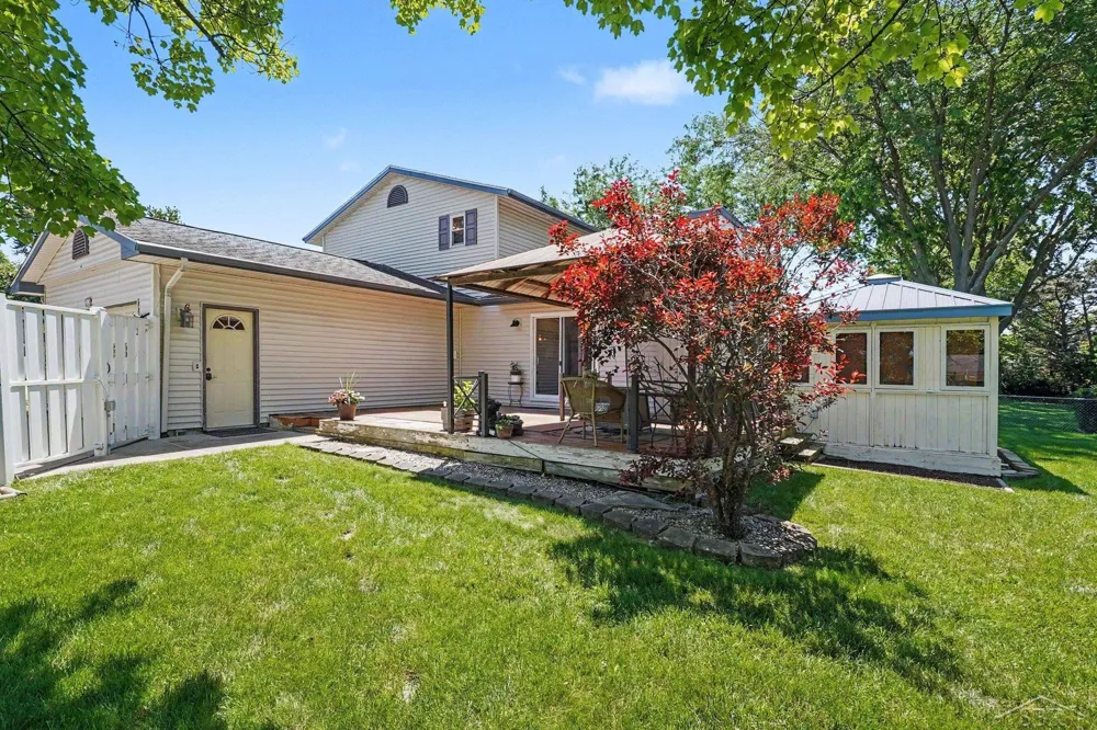 831 Mayflower Drive Saginaw Charter Township, MI 48638
