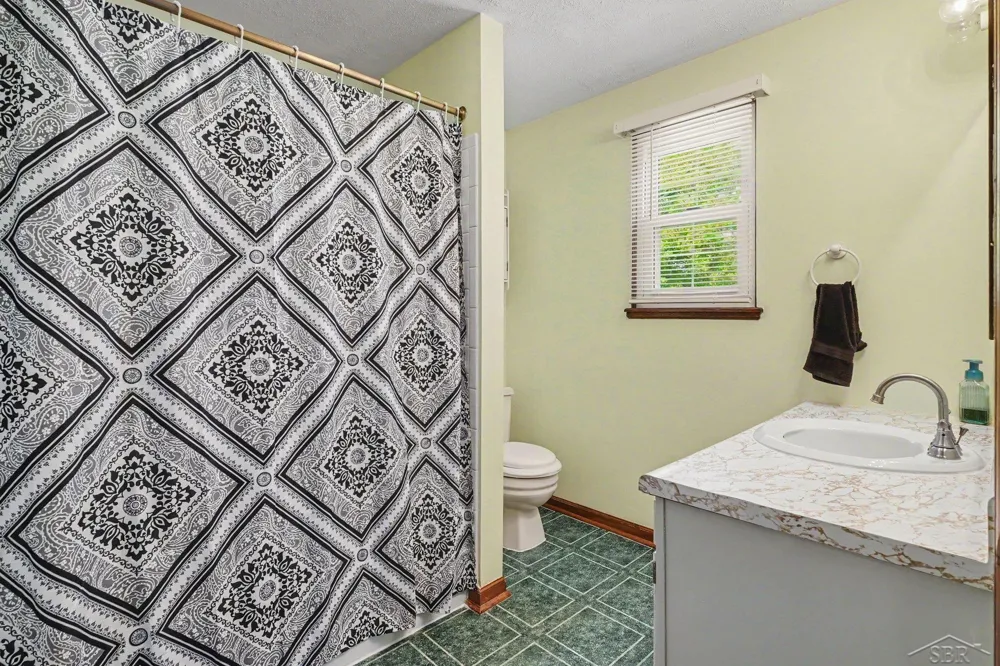 831 Mayflower Drive Saginaw Charter Township, MI 48638