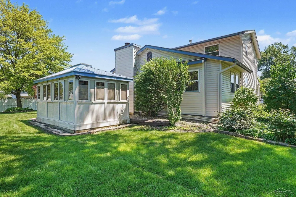 831 Mayflower Drive Saginaw Charter Township, MI 48638