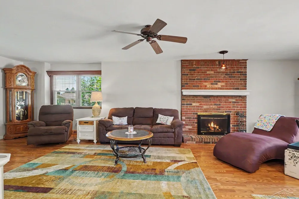 831 Mayflower Drive Saginaw Charter Township, MI 48638