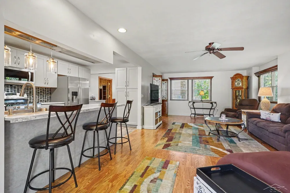 831 Mayflower Drive Saginaw Charter Township, MI 48638