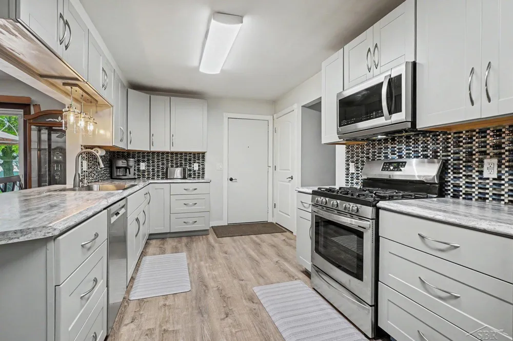 831 Mayflower Drive Saginaw Charter Township, MI 48638
