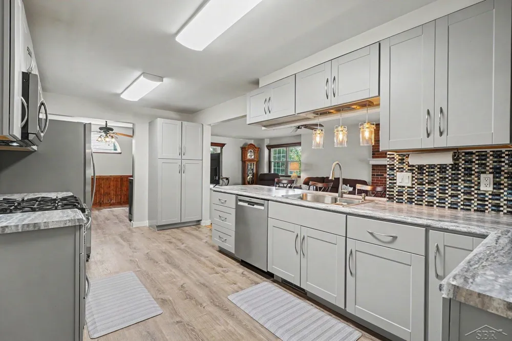 831 Mayflower Drive Saginaw Charter Township, MI 48638