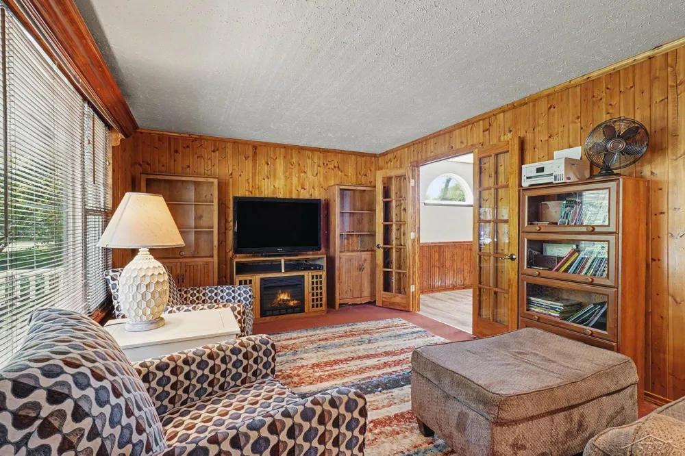 831 Mayflower Drive Saginaw Charter Township, MI 48638