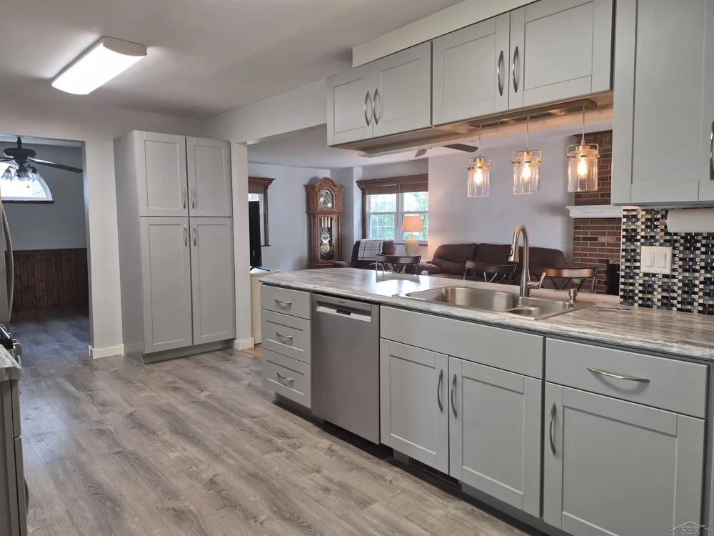 831 Mayflower Drive Saginaw Charter Township, MI 48638