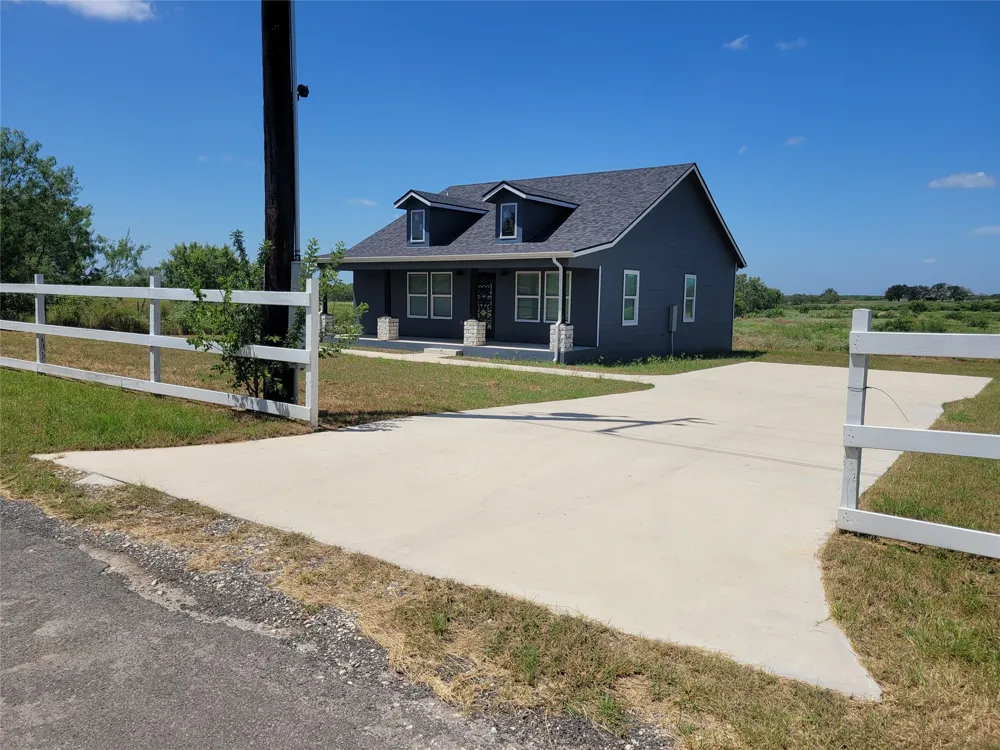 577 County Road 422 A Road Stockdale, TX 78160