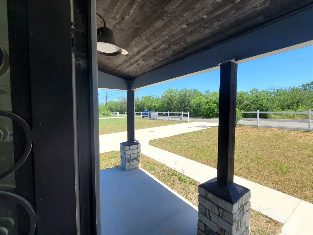577 County Road 422 A Road Stockdale, TX 78160