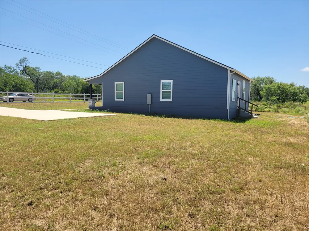577 County Road 422 A Road Stockdale, TX 78160