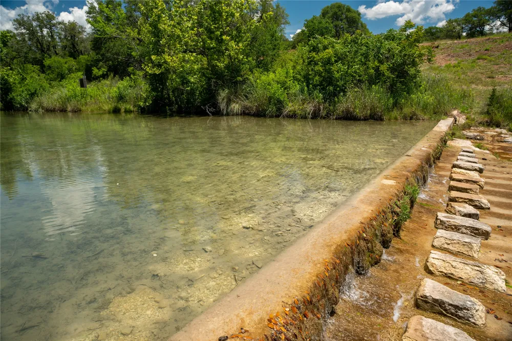 176 Suncrest Trail Bertram, TX 78605