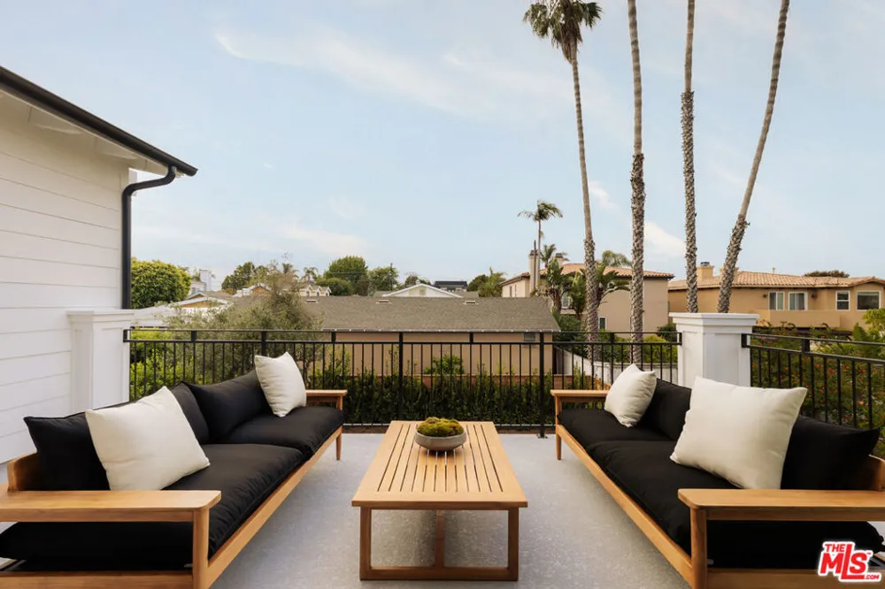 1827 9th Street Manhattan Beach, CA 90266