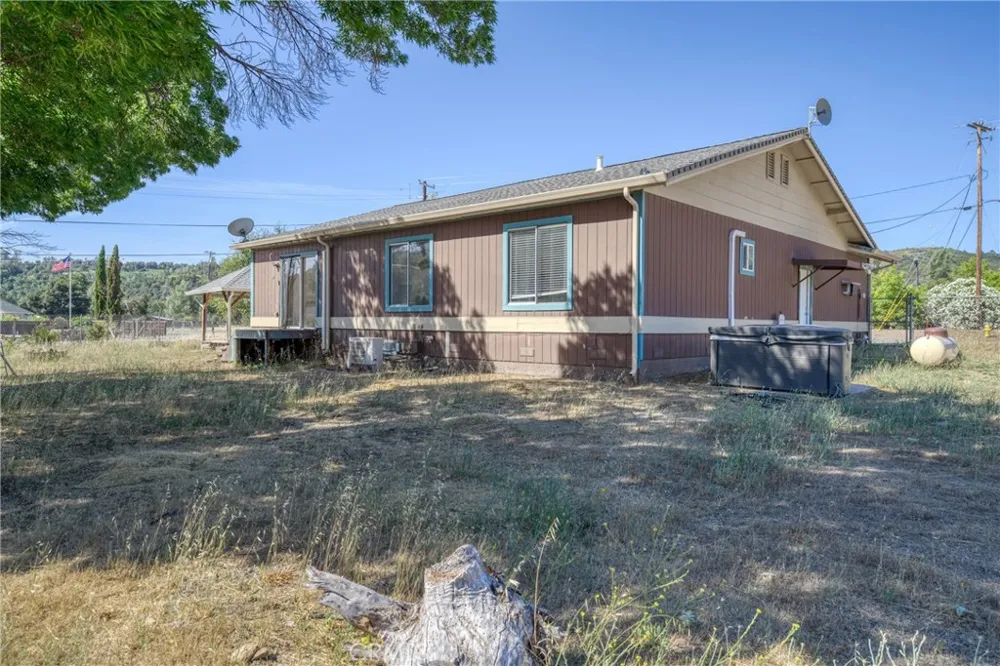 17002 Acacia Clearlake Oaks, CA 95423