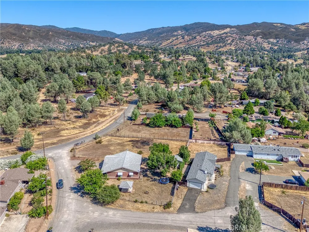17002 Acacia Clearlake Oaks, CA 95423