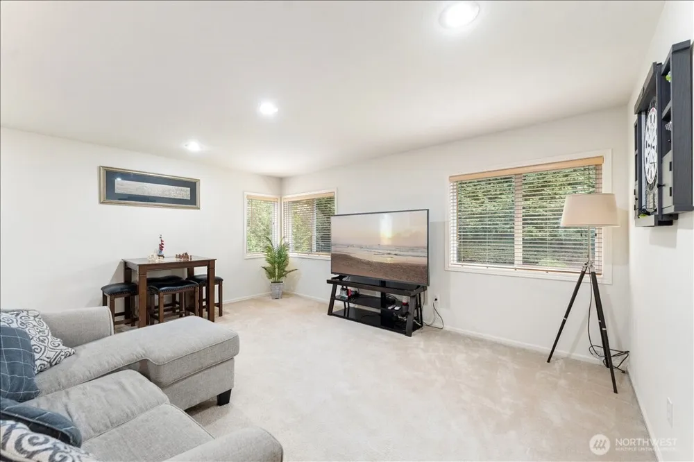 7041 Eagle Lake Drive SE Snoqualmie, WA 98065