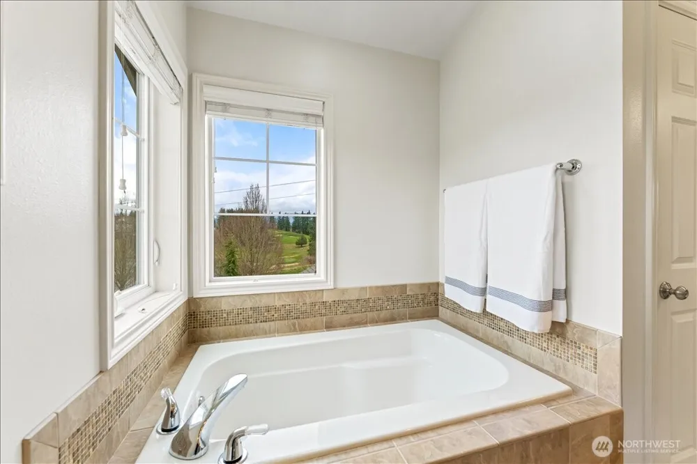 7041 Eagle Lake Drive SE Snoqualmie, WA 98065