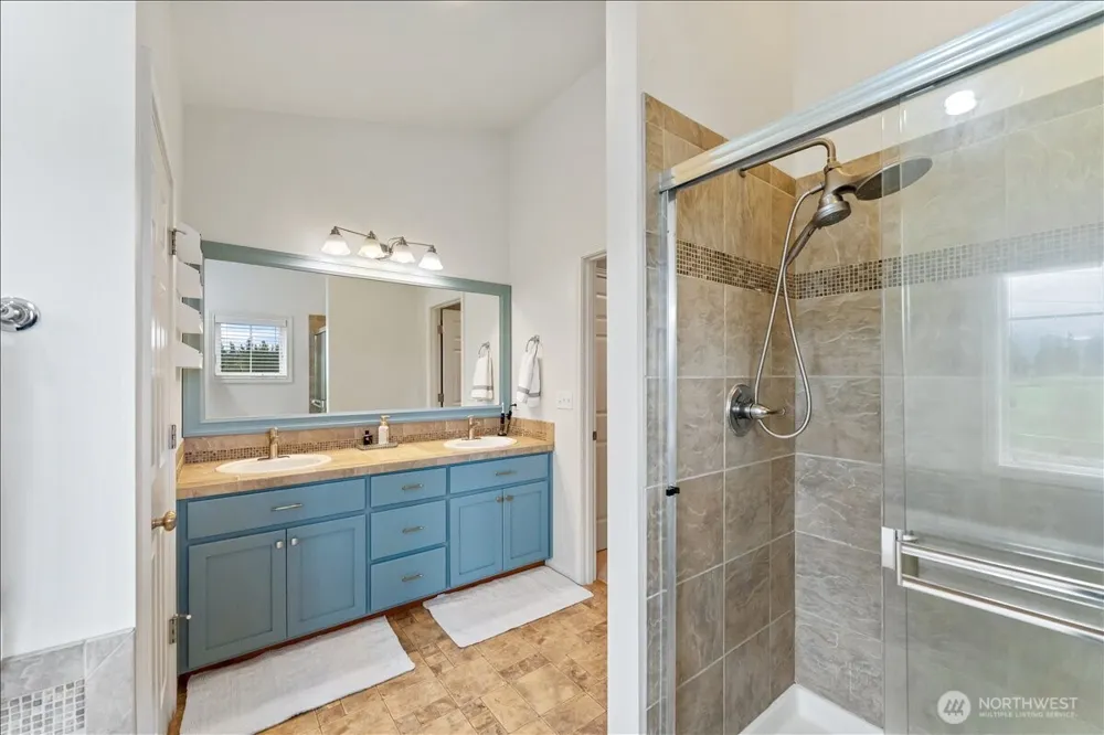 7041 Eagle Lake Drive SE Snoqualmie, WA 98065