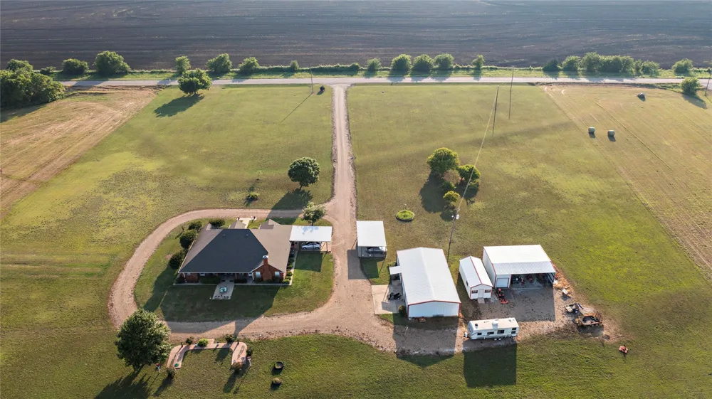 2424 FM 3297 Bonham, TX 75418