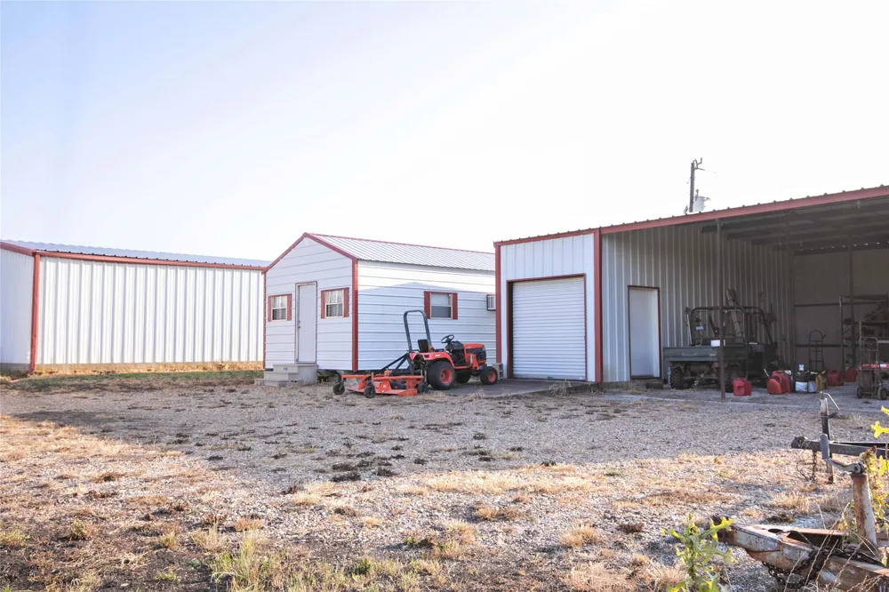 2424 FM 3297 Bonham, TX 75418