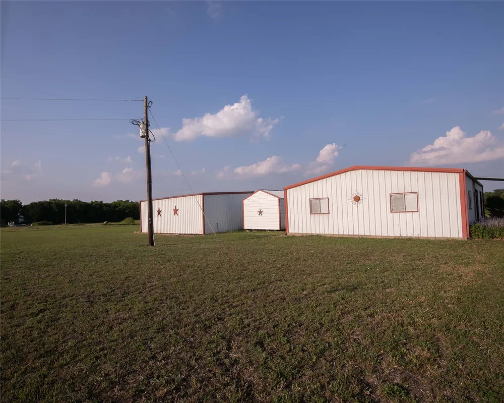 2424 FM 3297 Bonham, TX 75418
