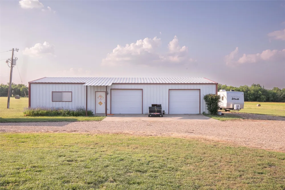 2424 FM 3297 Bonham, TX 75418