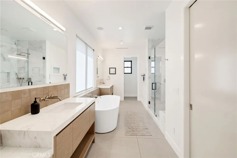 622 1st Place Hermosa Beach, CA 90254