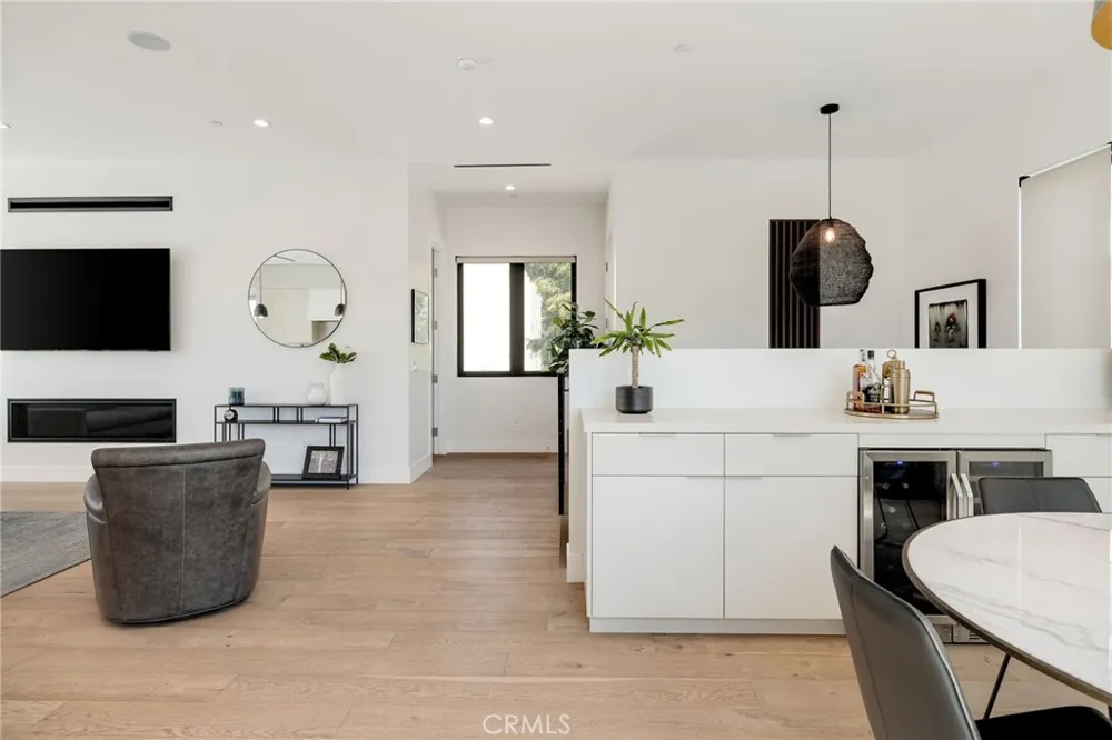 622 1st Place Hermosa Beach, CA 90254