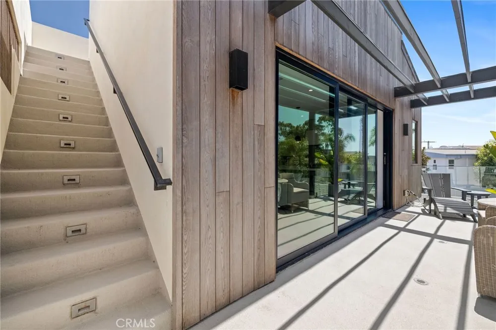 622 1st Place Hermosa Beach, CA 90254