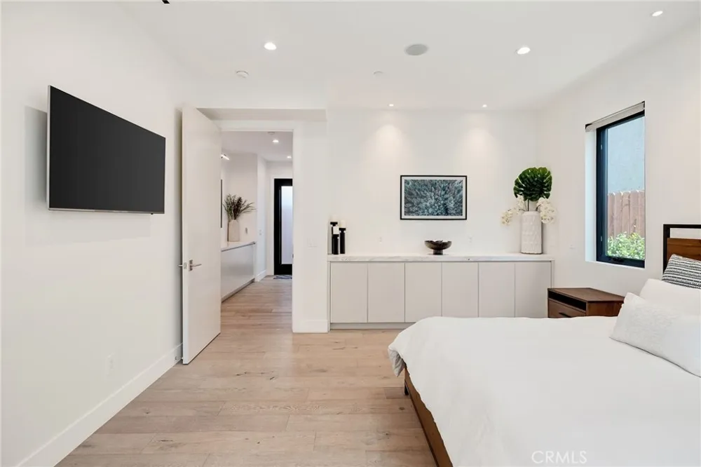 622 1st Place Hermosa Beach, CA 90254