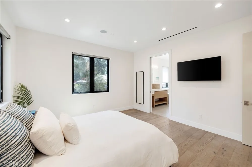622 1st Place Hermosa Beach, CA 90254