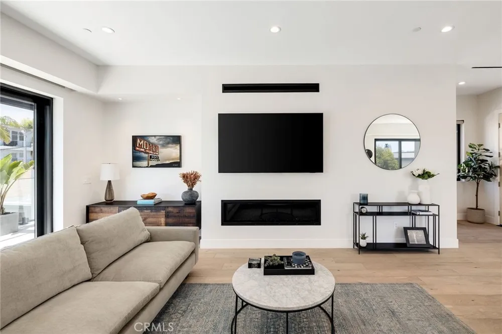 622 1st Place Hermosa Beach, CA 90254