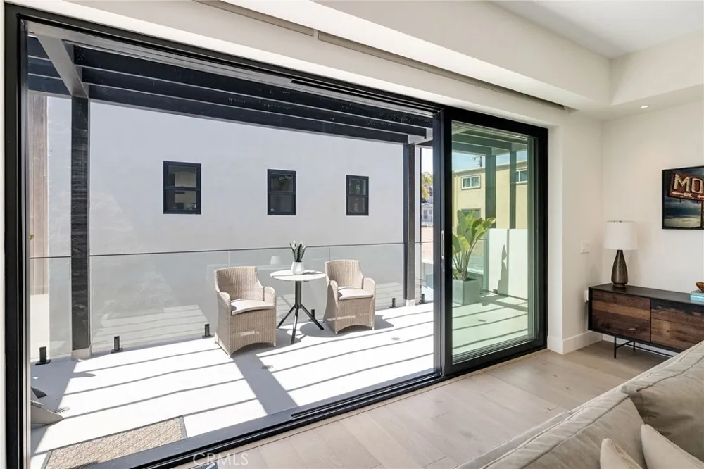 622 1st Place Hermosa Beach, CA 90254