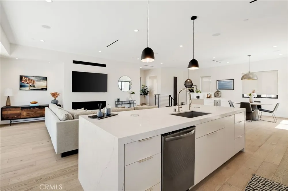 622 1st Place Hermosa Beach, CA 90254