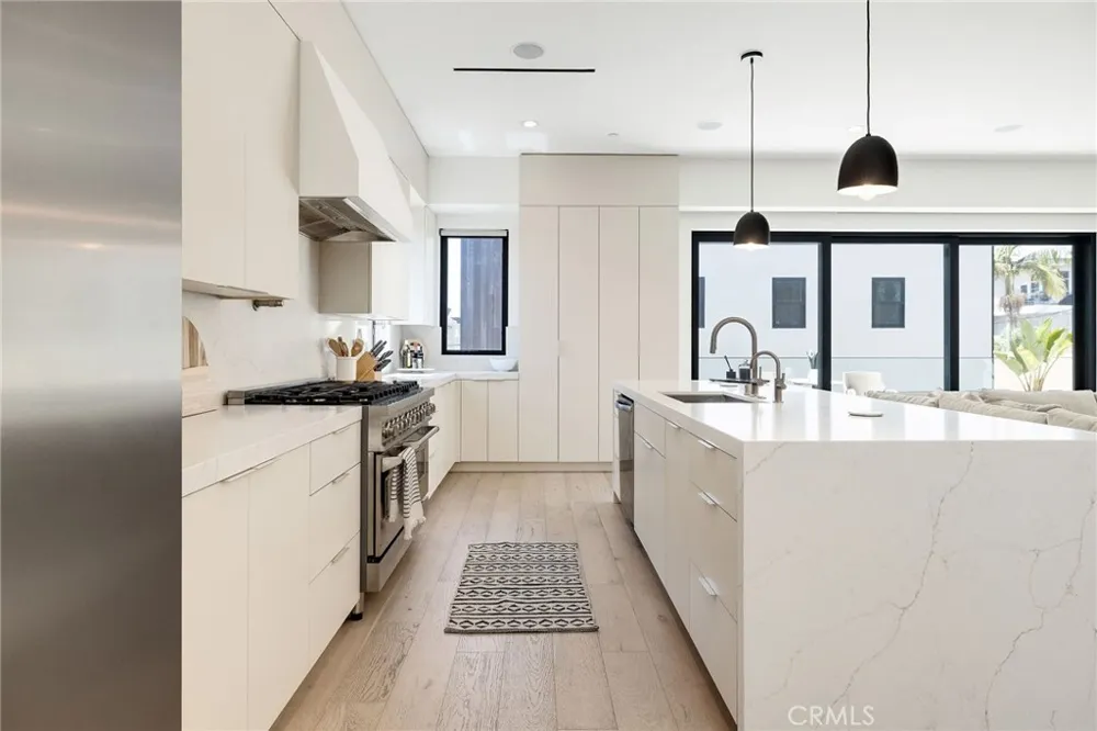 622 1st Place Hermosa Beach, CA 90254