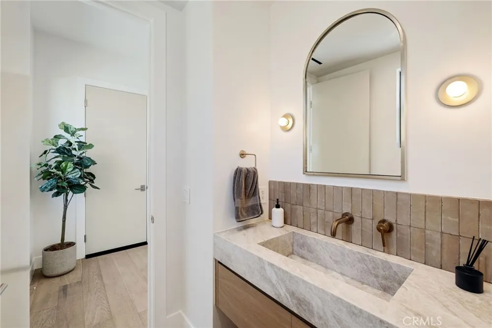 622 1st Place Hermosa Beach, CA 90254