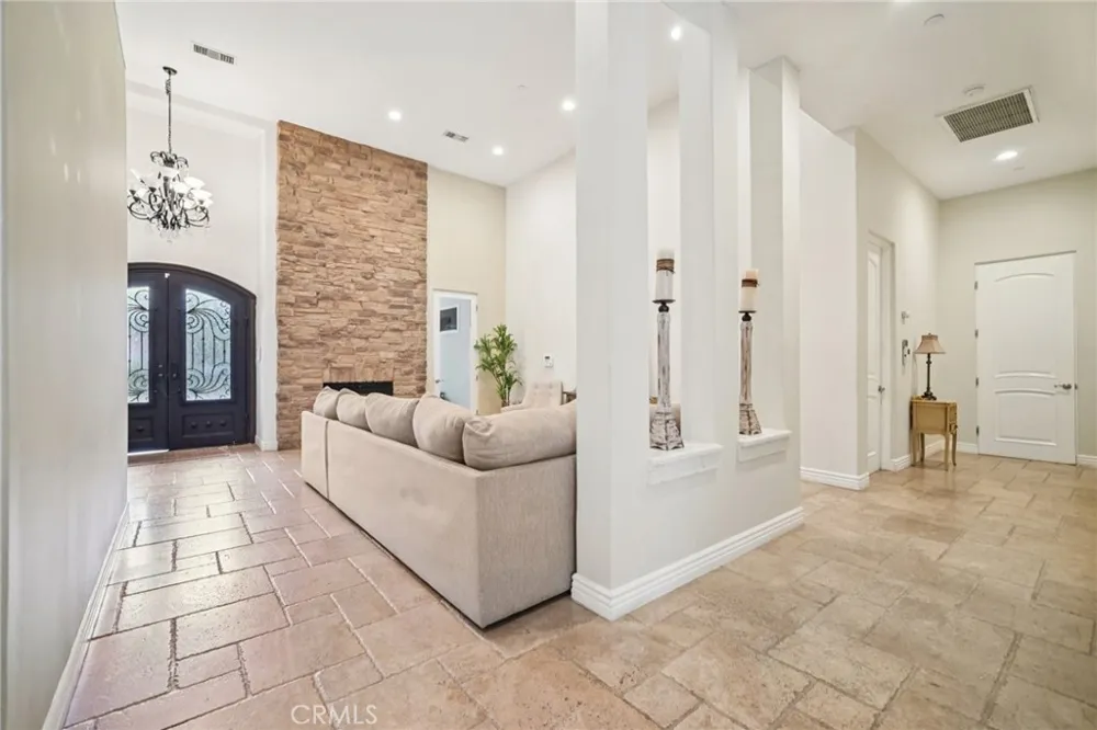 17401 Raymer Sherwood Forest, CA 91325