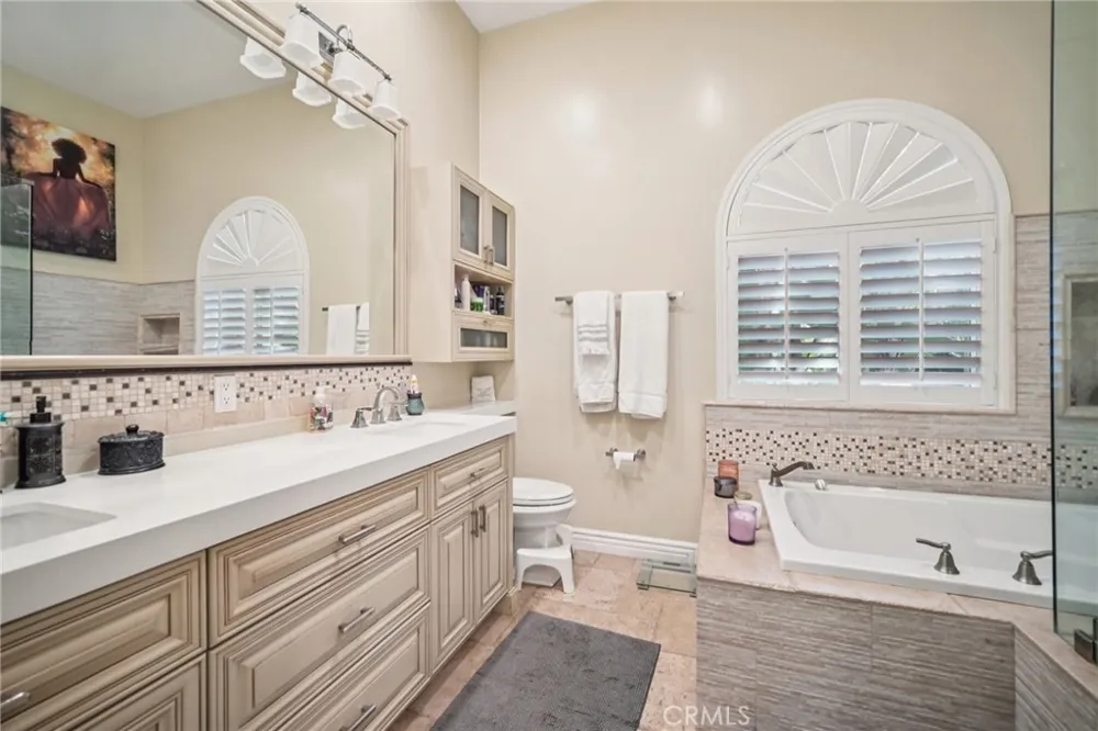 17401 Raymer Sherwood Forest, CA 91325