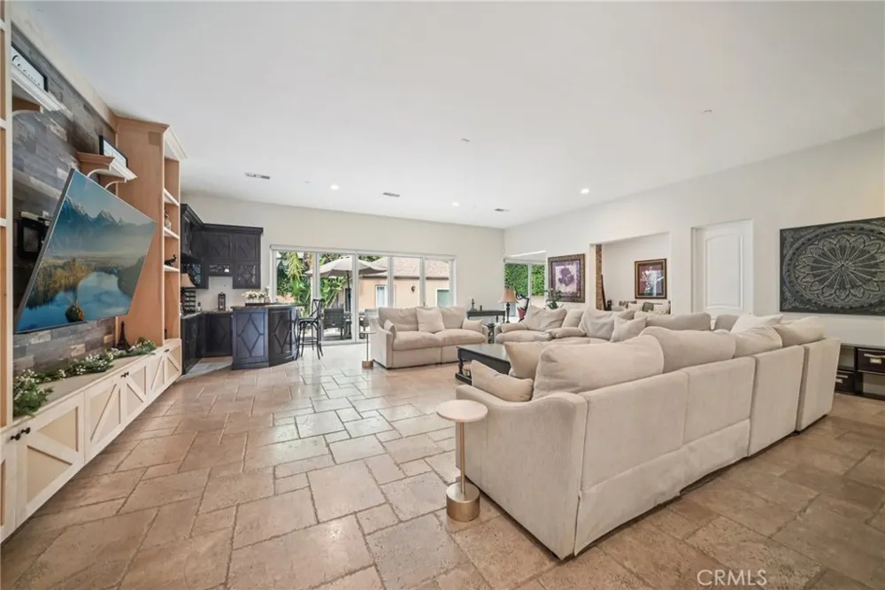 17401 Raymer Sherwood Forest, CA 91325
