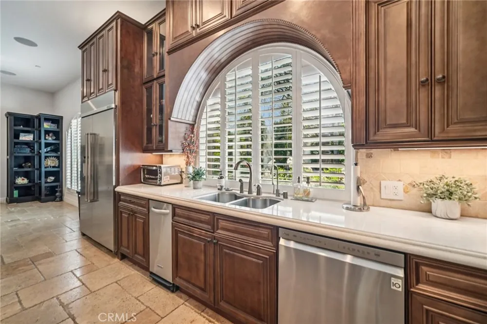17401 Raymer Sherwood Forest, CA 91325