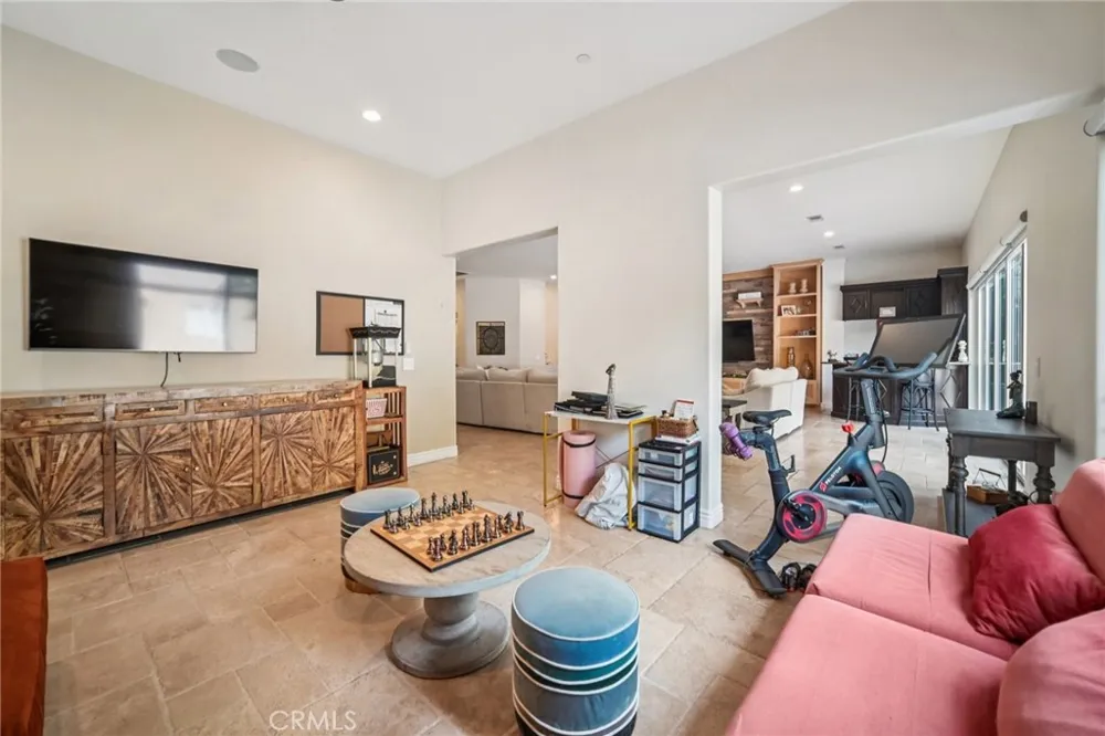 17401 Raymer Sherwood Forest, CA 91325