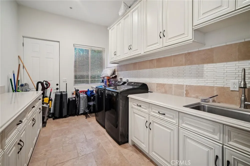 17401 Raymer Sherwood Forest, CA 91325