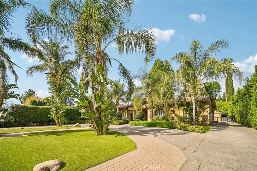 17401 Raymer Sherwood Forest, CA 91325