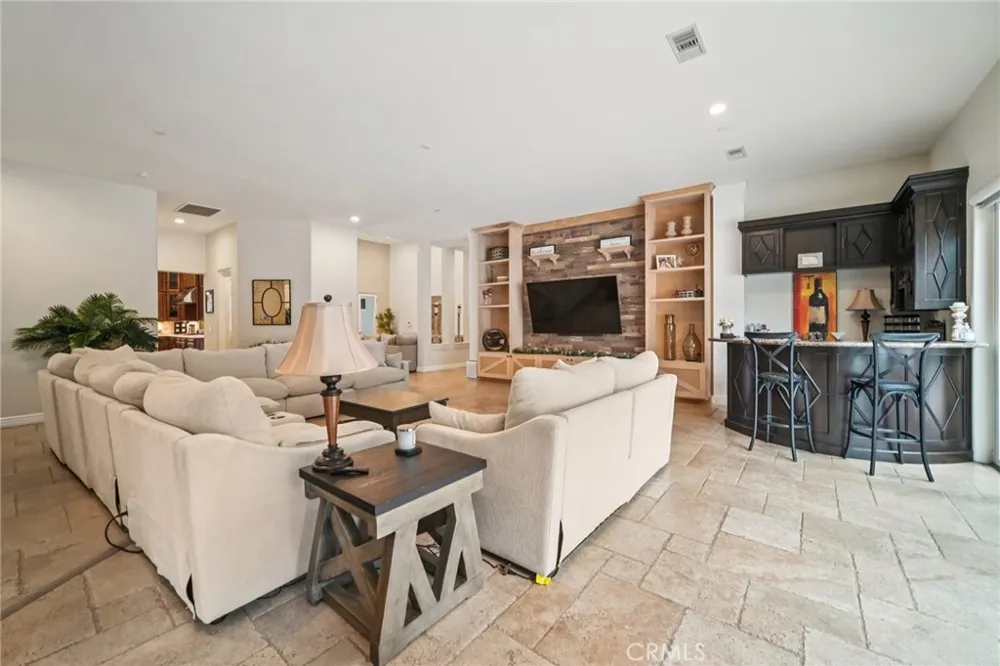 17401 Raymer Sherwood Forest, CA 91325